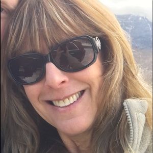 Meet your Posher, Debbie